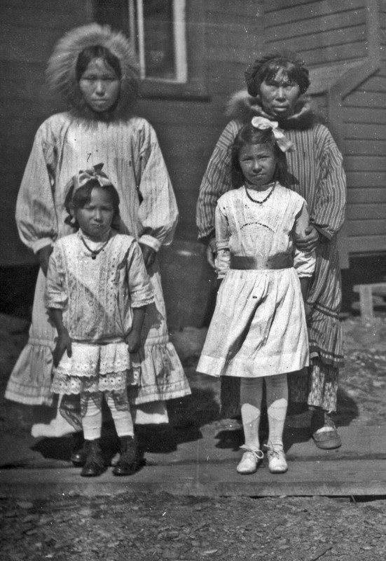 4 King Island women in front of house 